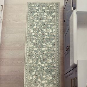 Brand New 2’6”x7’ Floral Pattern Runner Rug